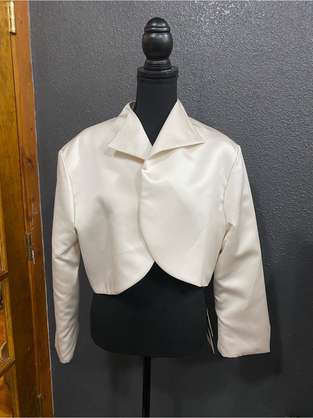 Elegant Cream Cropped Satin Jacket